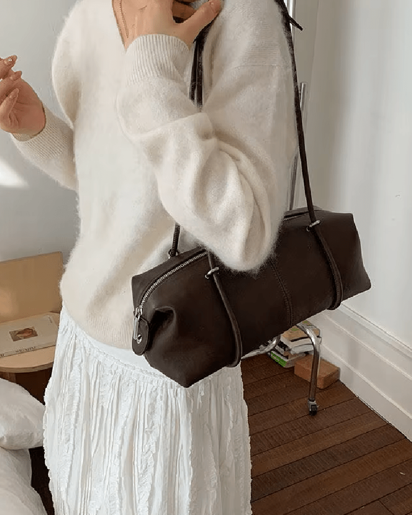 Ada Pillow Boston Bag in coffee – styled look
