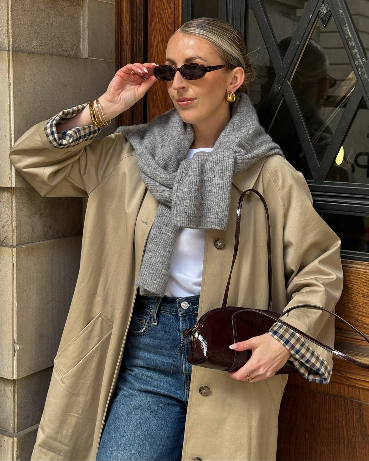 Ingrid Check-Collar Trench Coat in beige – styled look