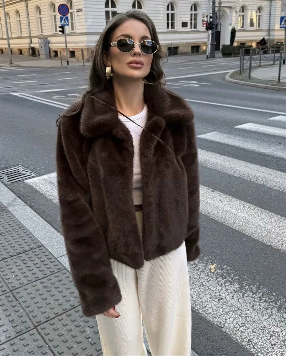 Manteau court à col en fausse fourrure Abby