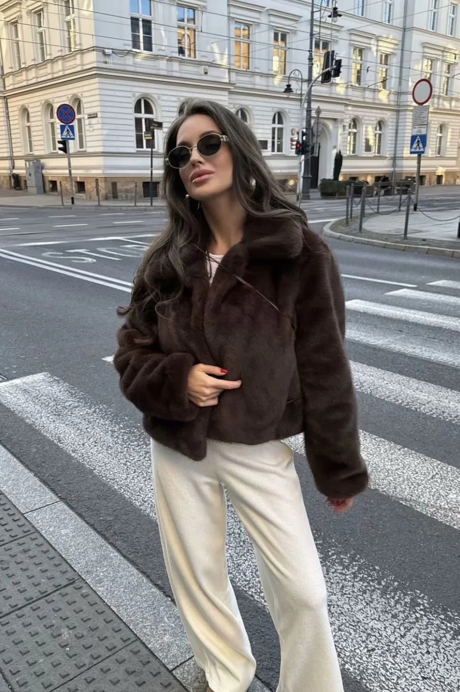 Manteau court à col en fausse fourrure Abby