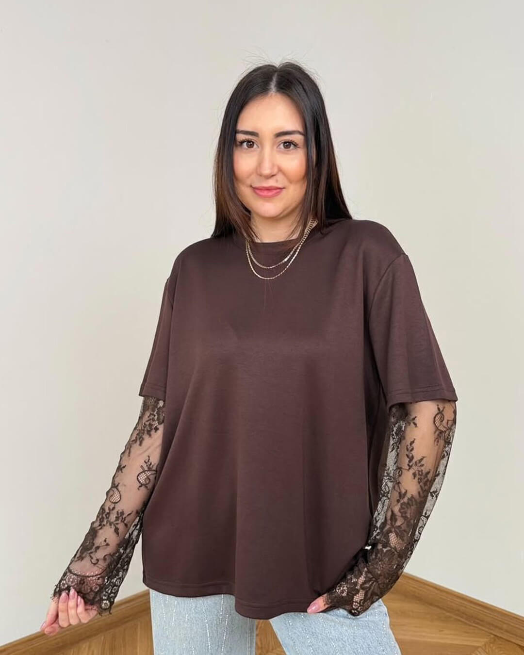 T-shirt Adaora à manches longues avec empiècements en dentelle