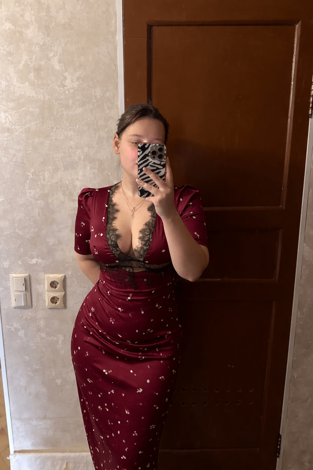 Robe en dentelle à manches bouffantes Adrija
