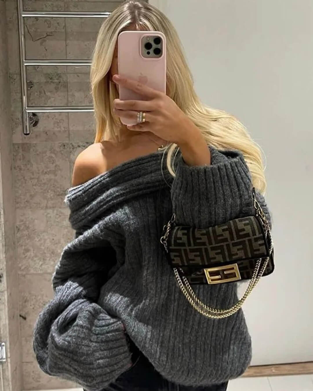 Pull en maille épaules dénudées Aelwen