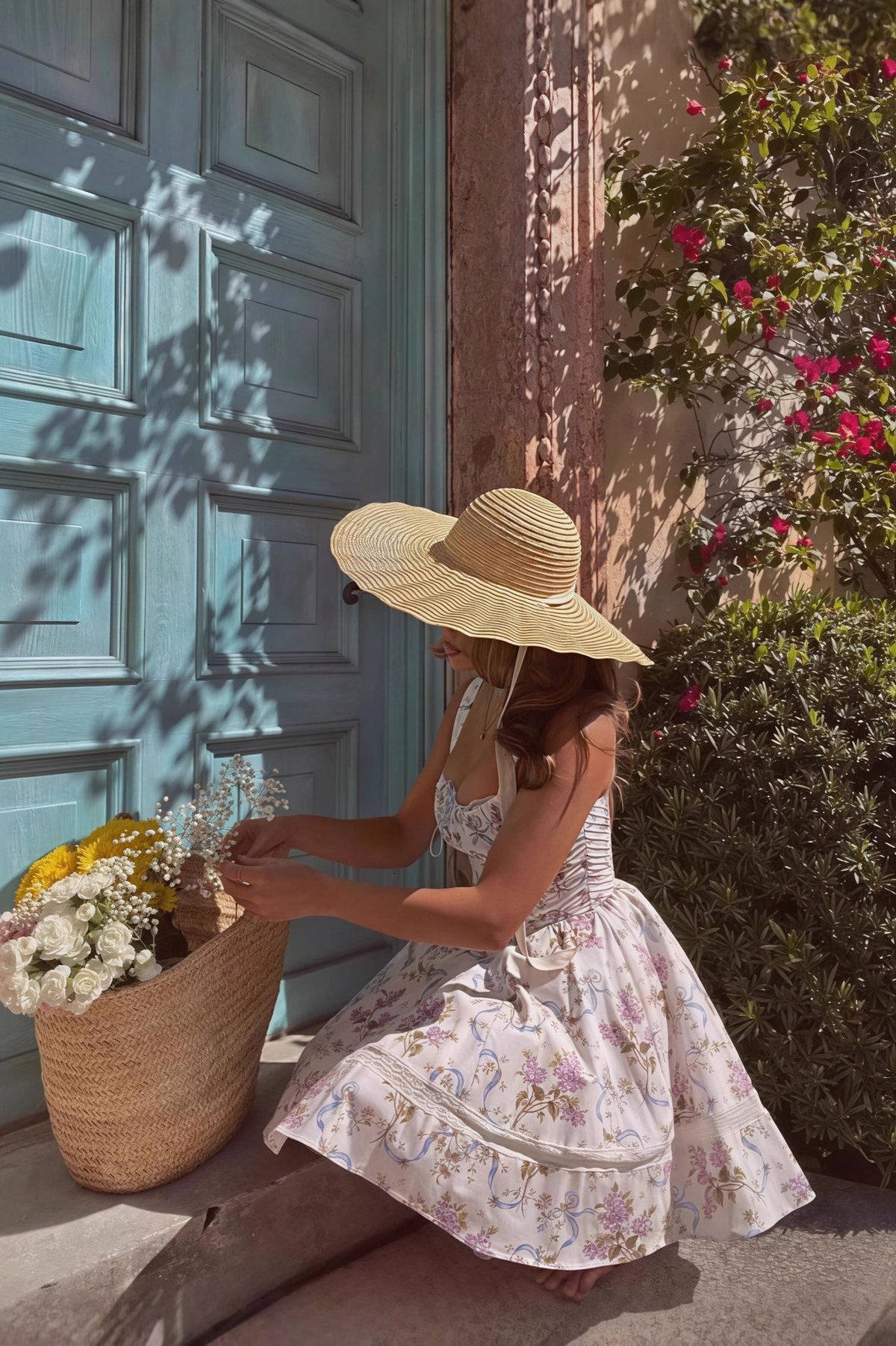 Robe de vacances Agafia à bretelles fines en dentelle florale