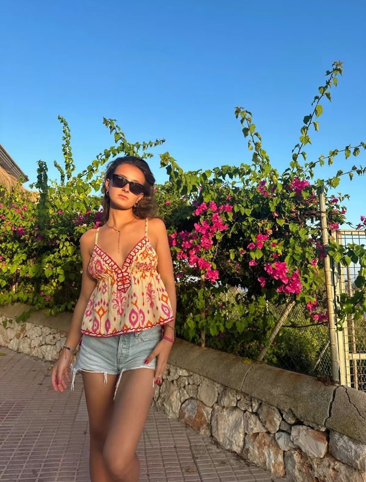 Cami-top bohème Agrafena brodé avec liens à pompons