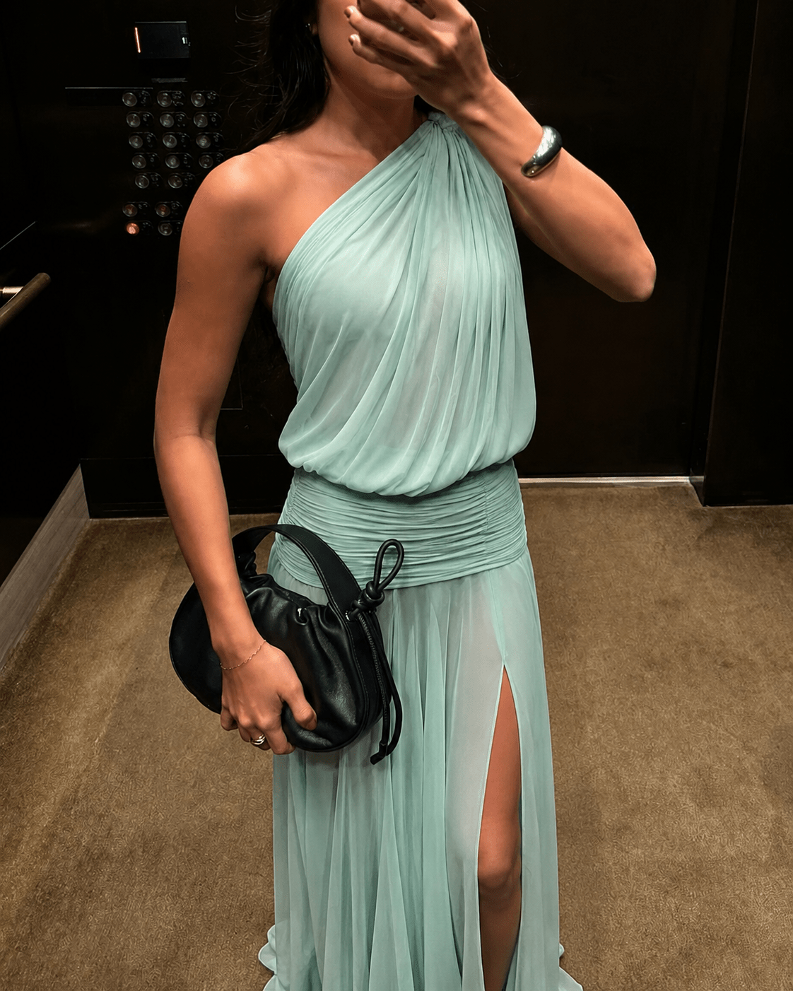 Robe longue Aishlin asymétrique avec fente
