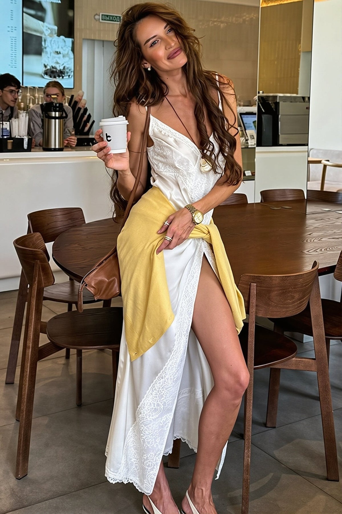 Robe midi Aishling en dentelle au fini satiné