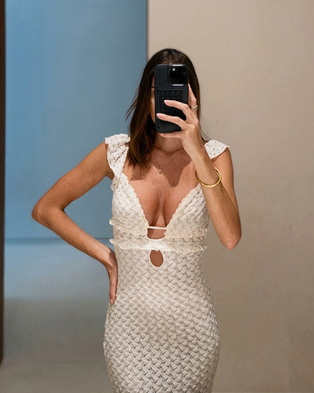 Robe longue en dentelle à décolleté plongeant Aisin