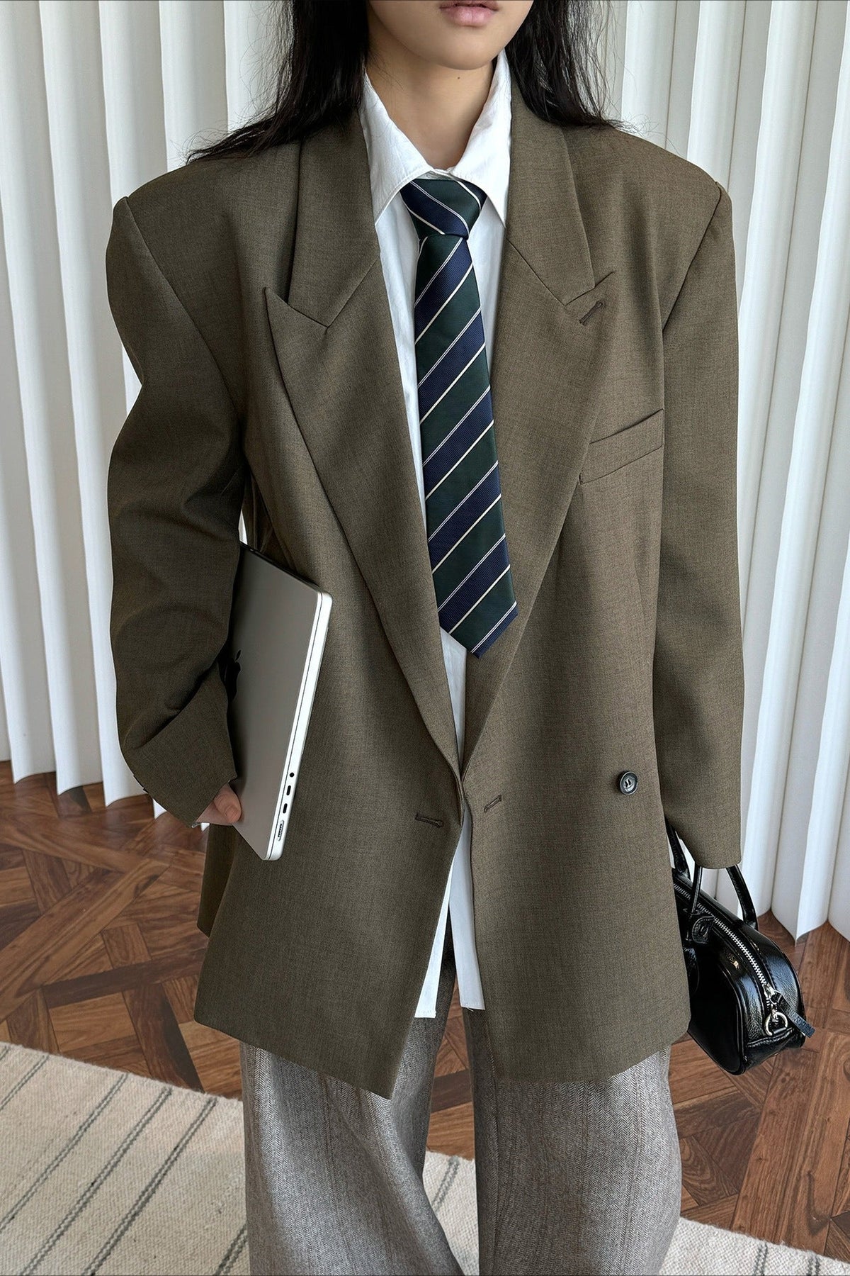 Blazer structuré à épaules Akira