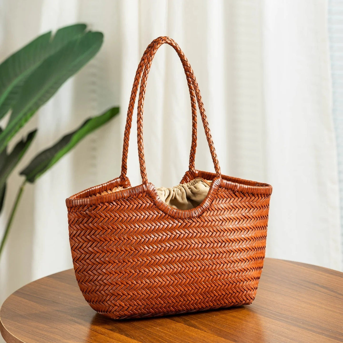 Alba Handwoven Tote Bag in Green, small size, handle detail