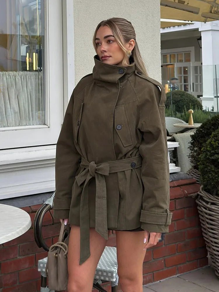 Manteau à col montant et laçage Alya