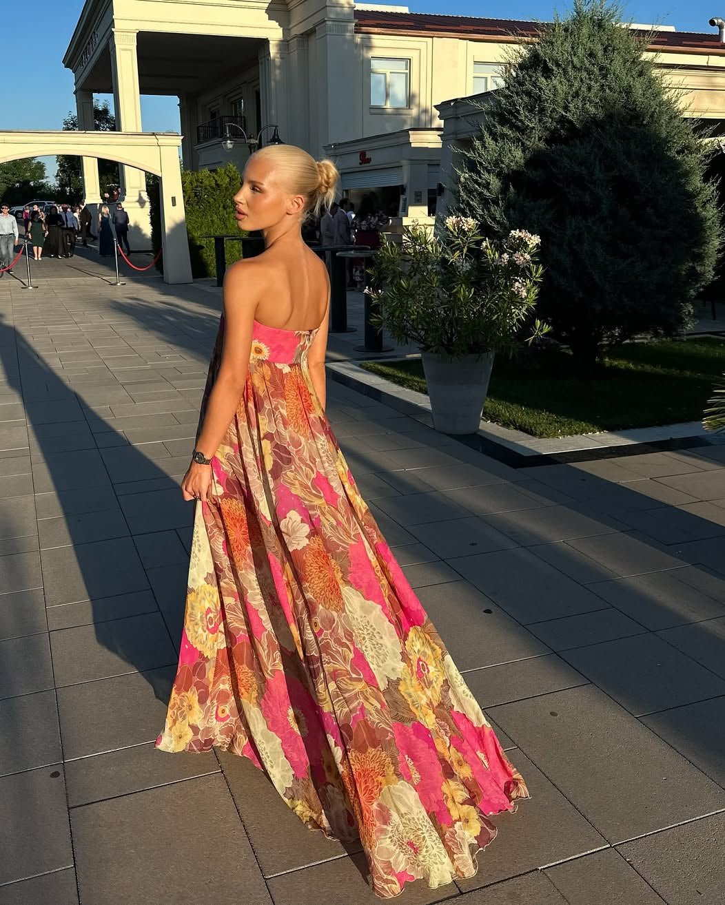 Robe longue fleurie sans bretelles Amaya