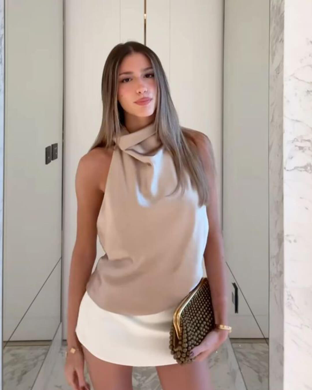 Top satiné dos nu à col licou Anastasia