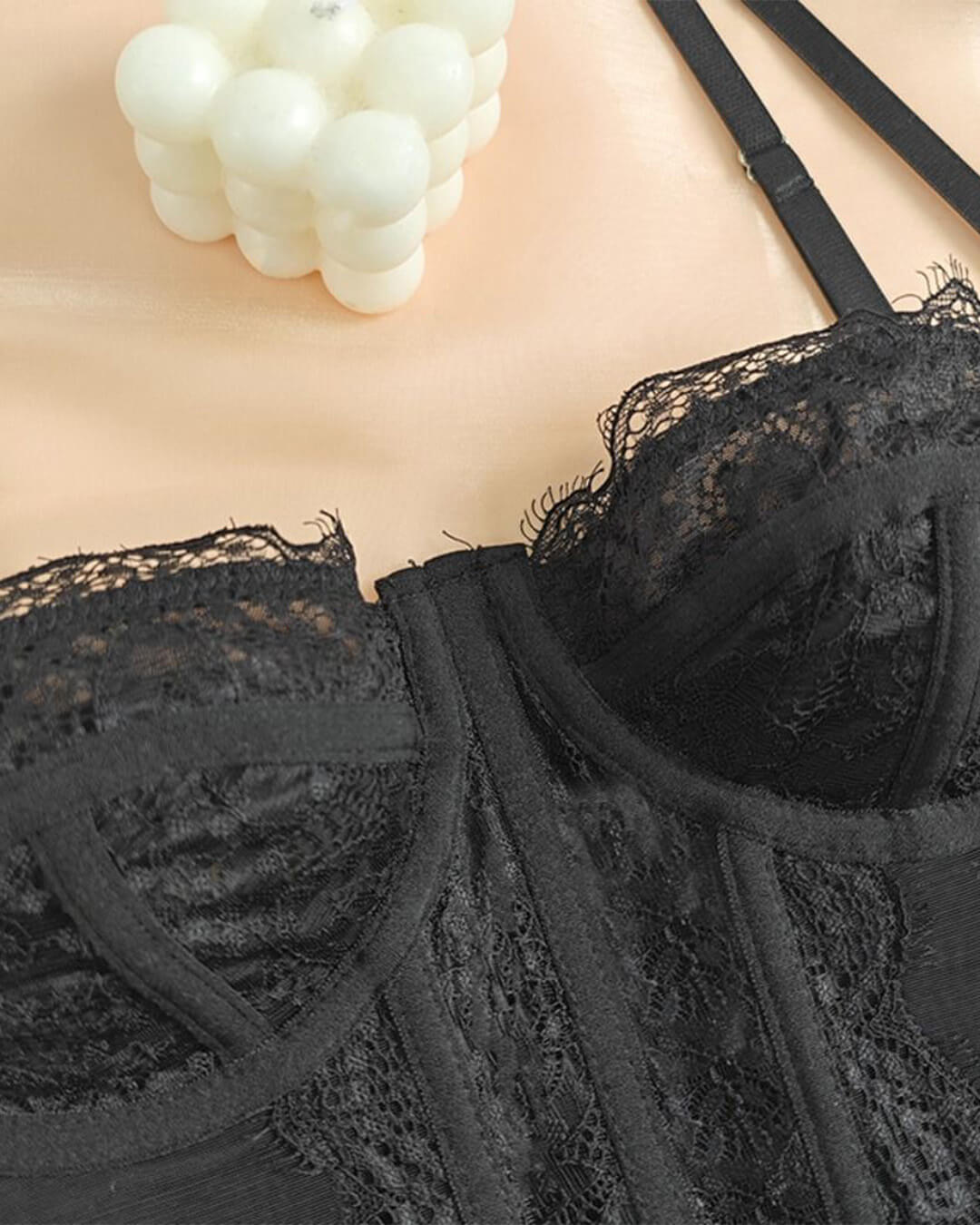 Haut corset à bretelles en dentelle Antonia