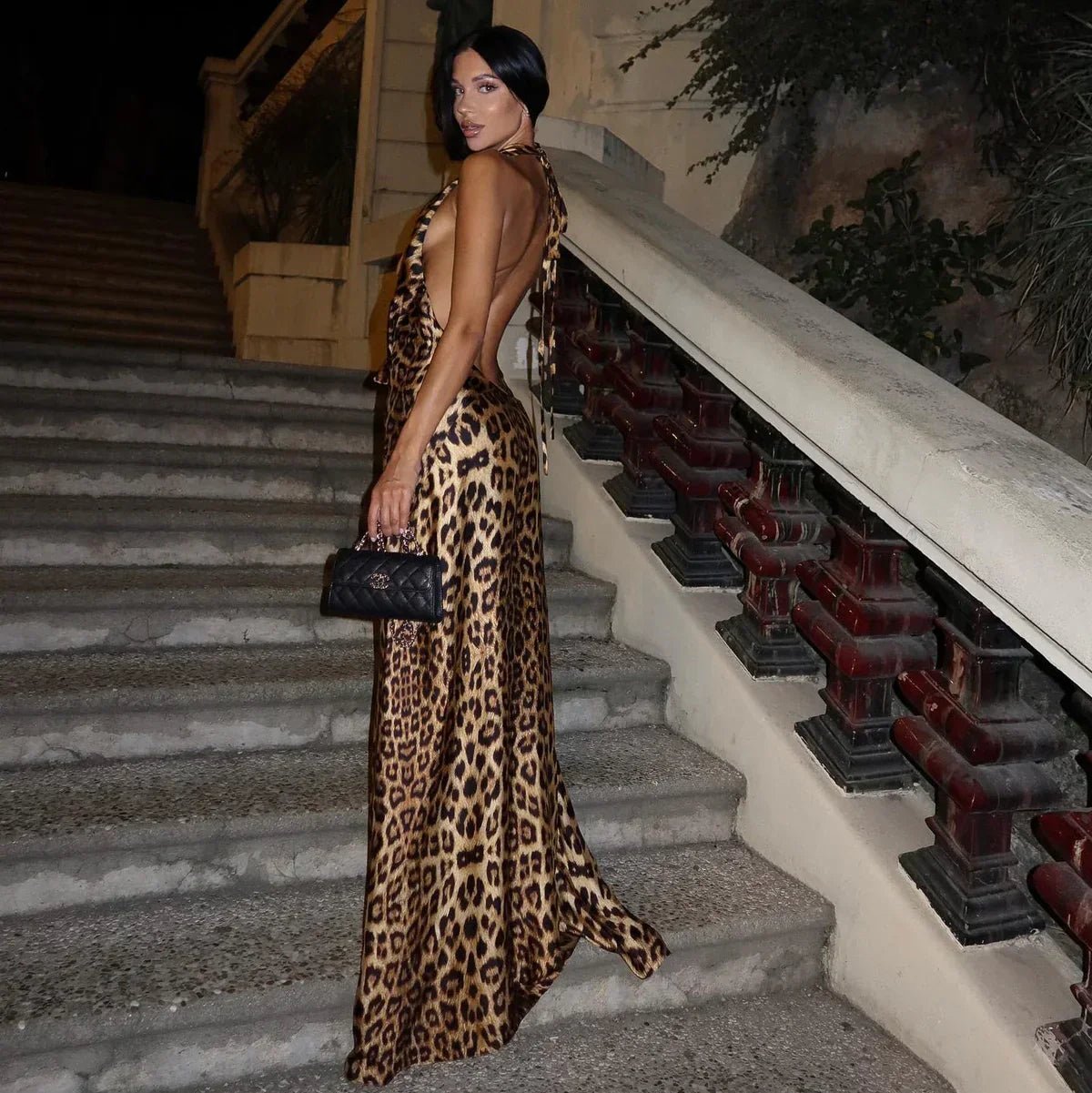 Robe longue Anya dos nu à col licou et imprimé léopard
