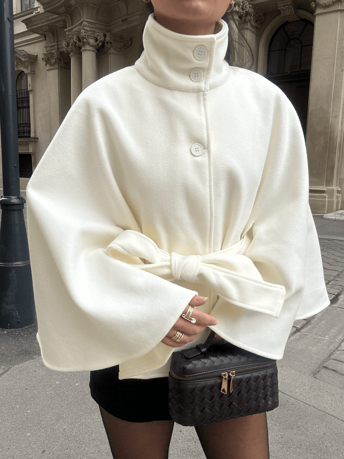 Veste cape élégante Arianne à col montant et ceinture