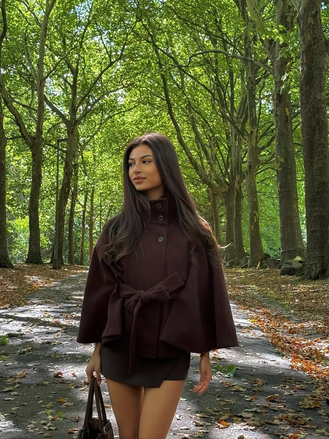 Veste cape élégante Arianne à col montant et ceinture