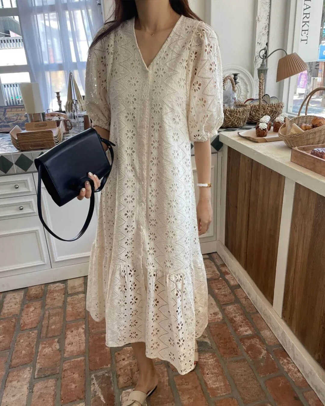 Robe longue Ava à col en V et broderies
