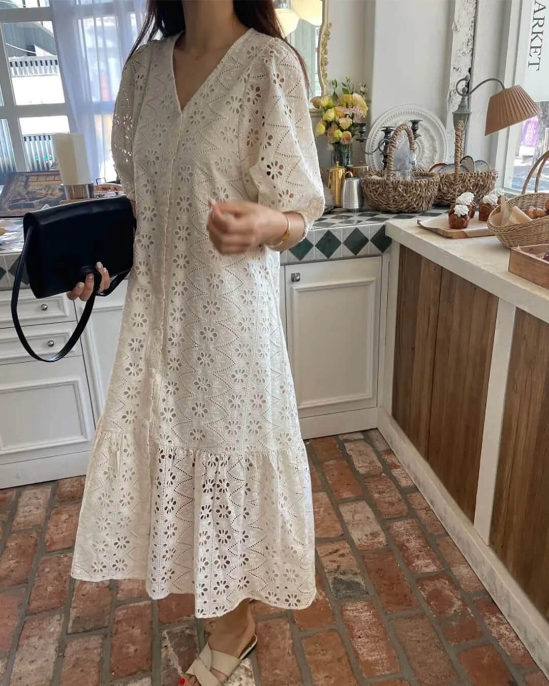Robe longue Ava à col en V et broderies