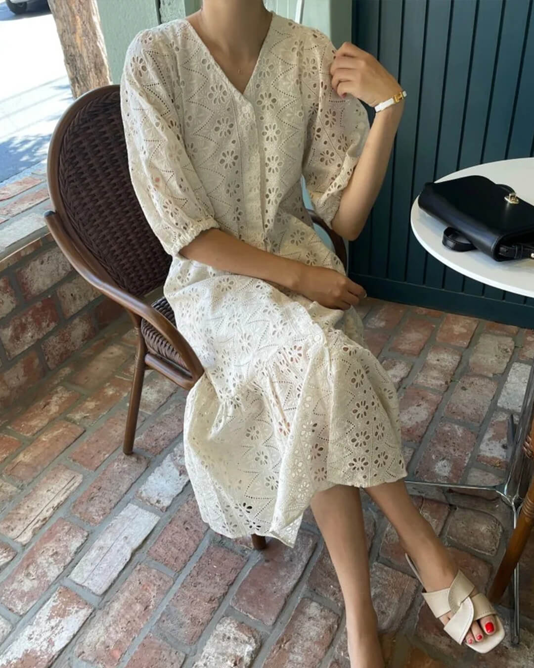 Robe longue Ava à col en V et broderies