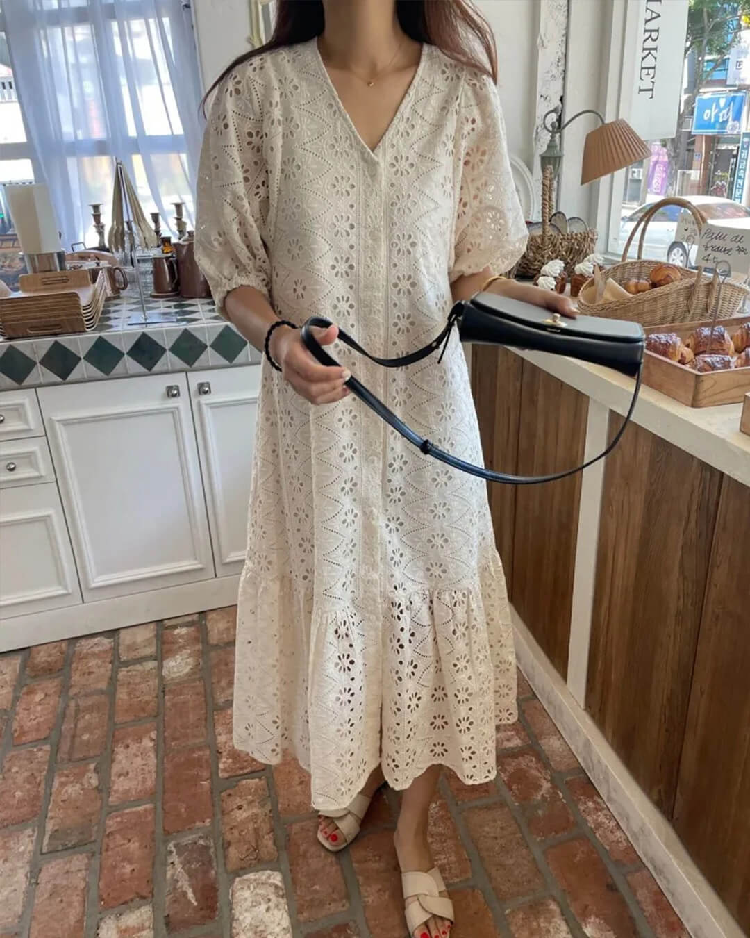 Robe longue Ava à col en V et broderies