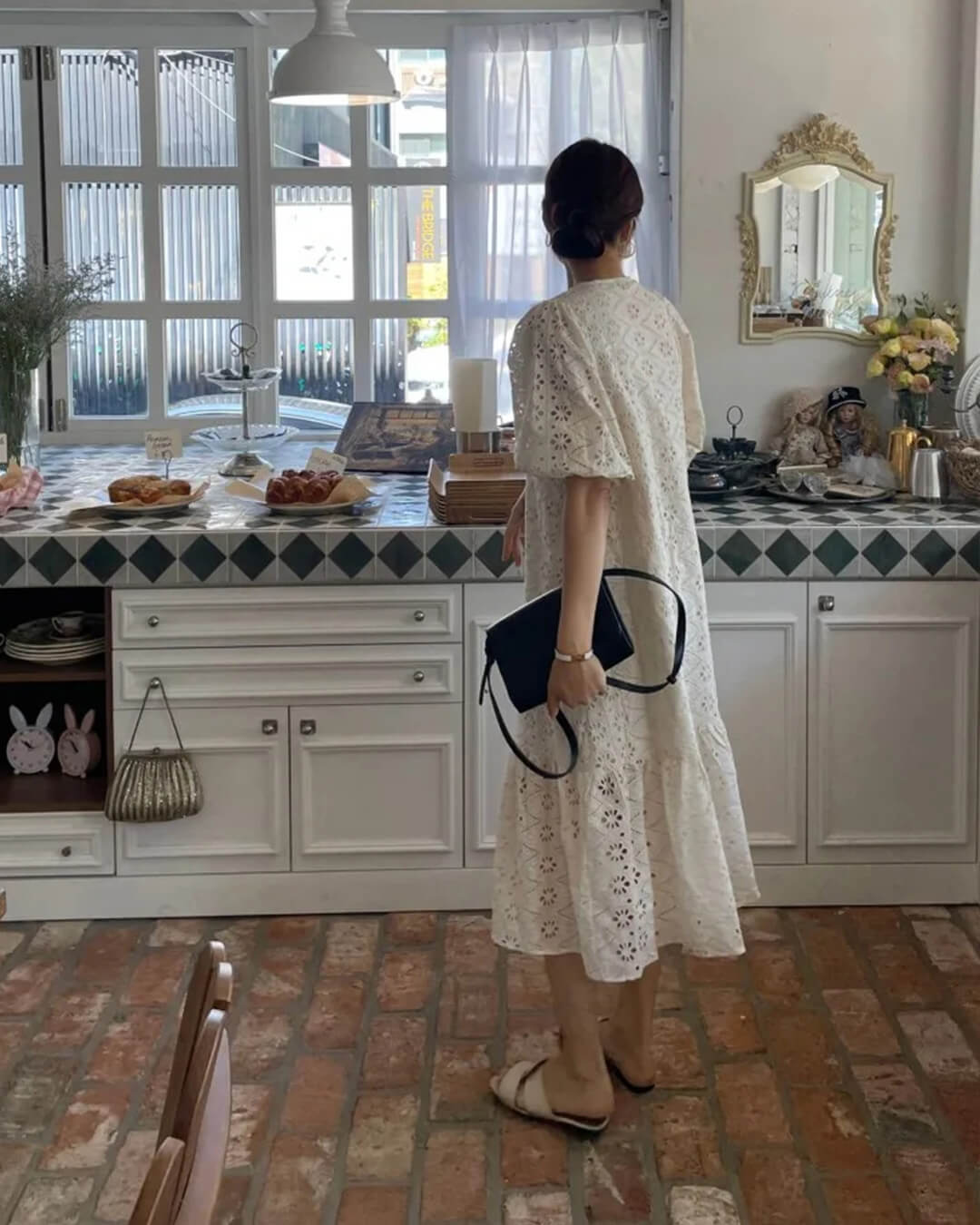 Robe longue Ava à col en V et broderies