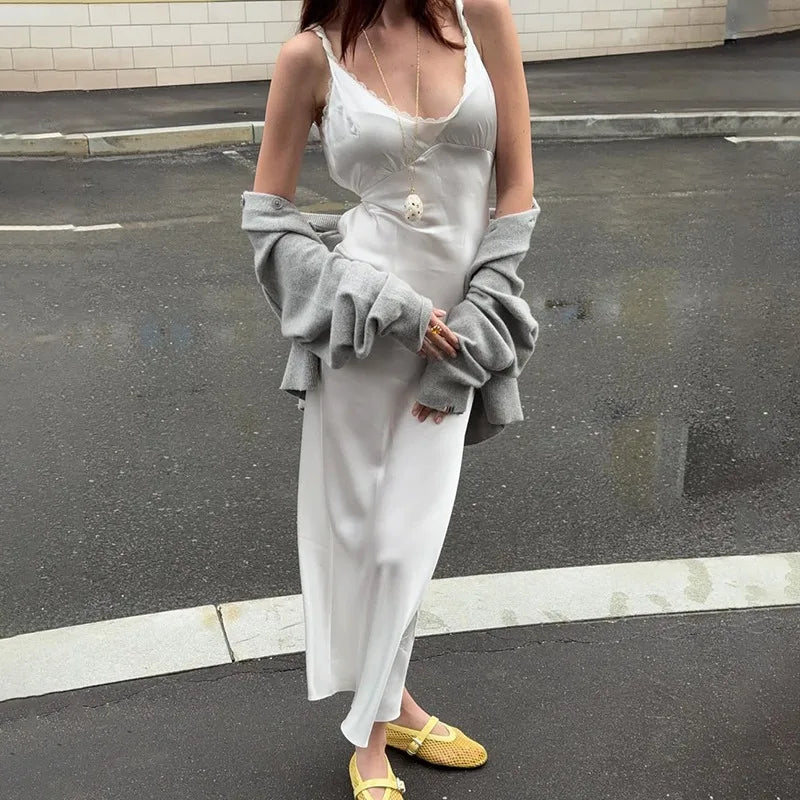 Robe midi Bellina en satin à décolleté plongeant