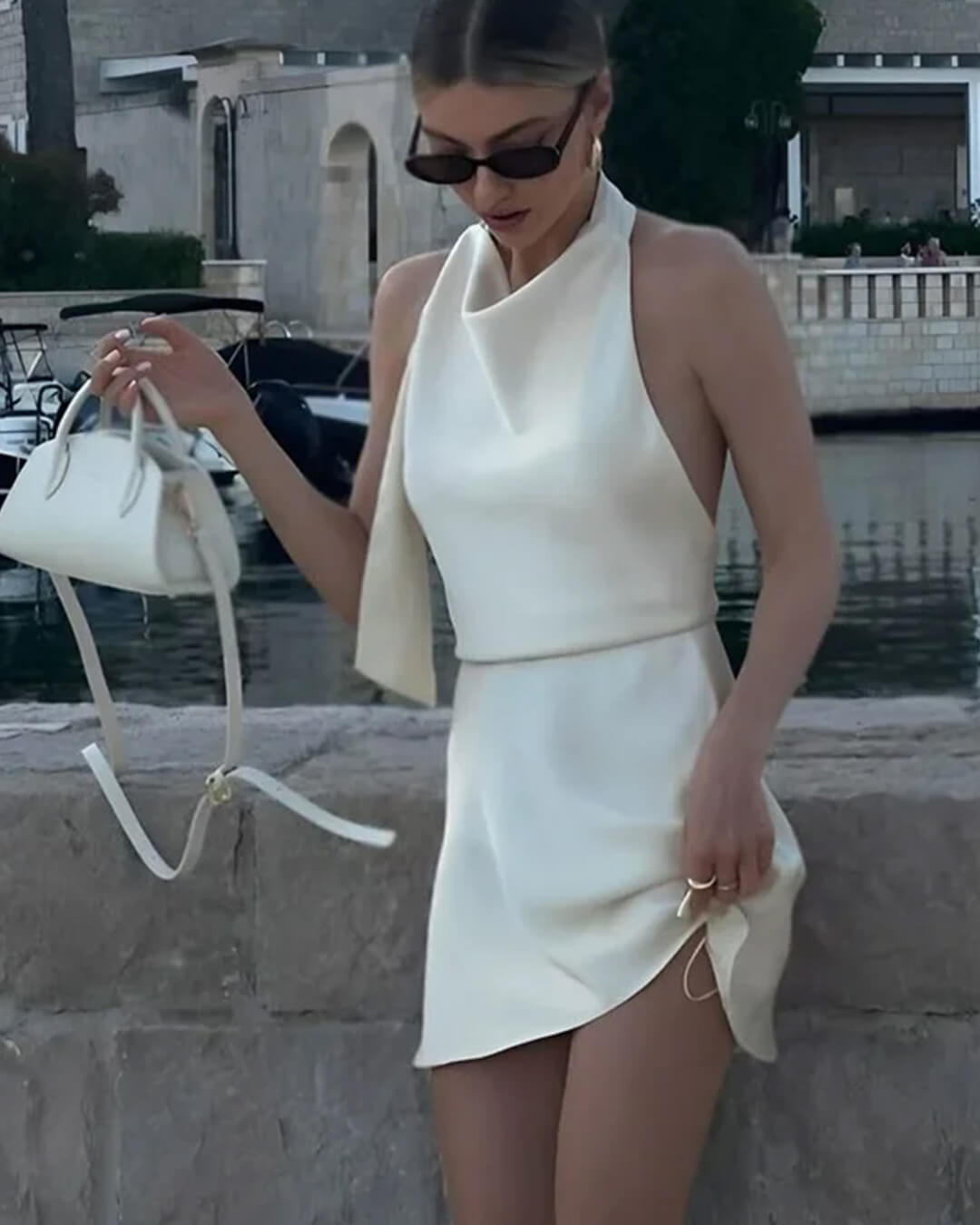 Mini-robe Bianca en satin dos nu
