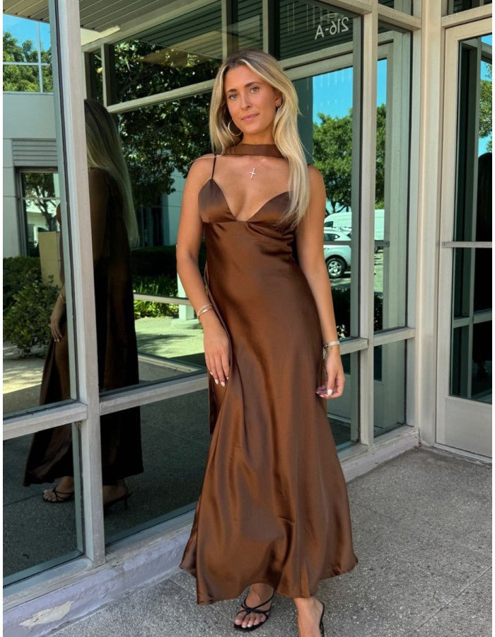 Robe longue Bianca en satin avec foulard