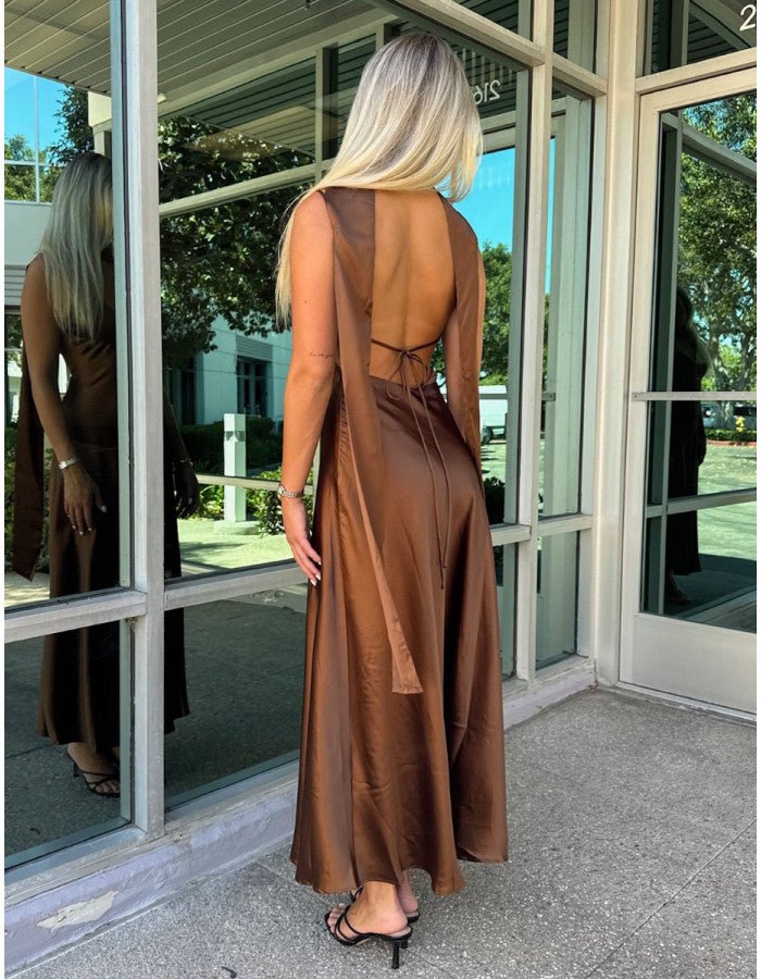 Robe longue Bianca en satin avec foulard