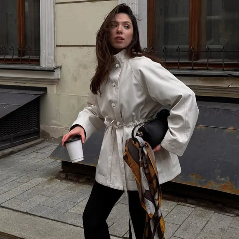 Veste à col montant et taille nouée Mina