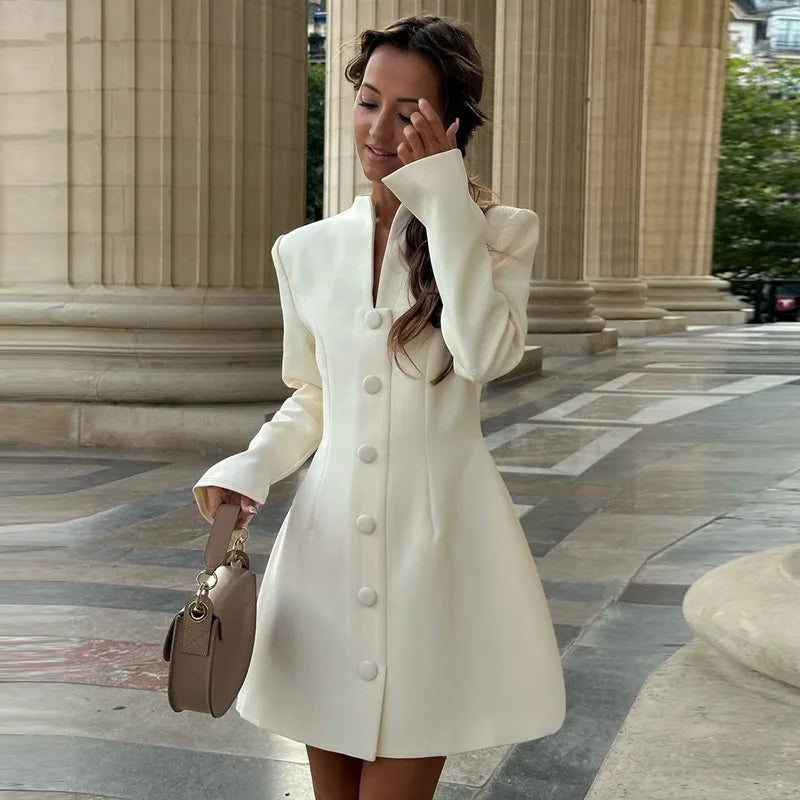 Robe courte ajustée à boutons
