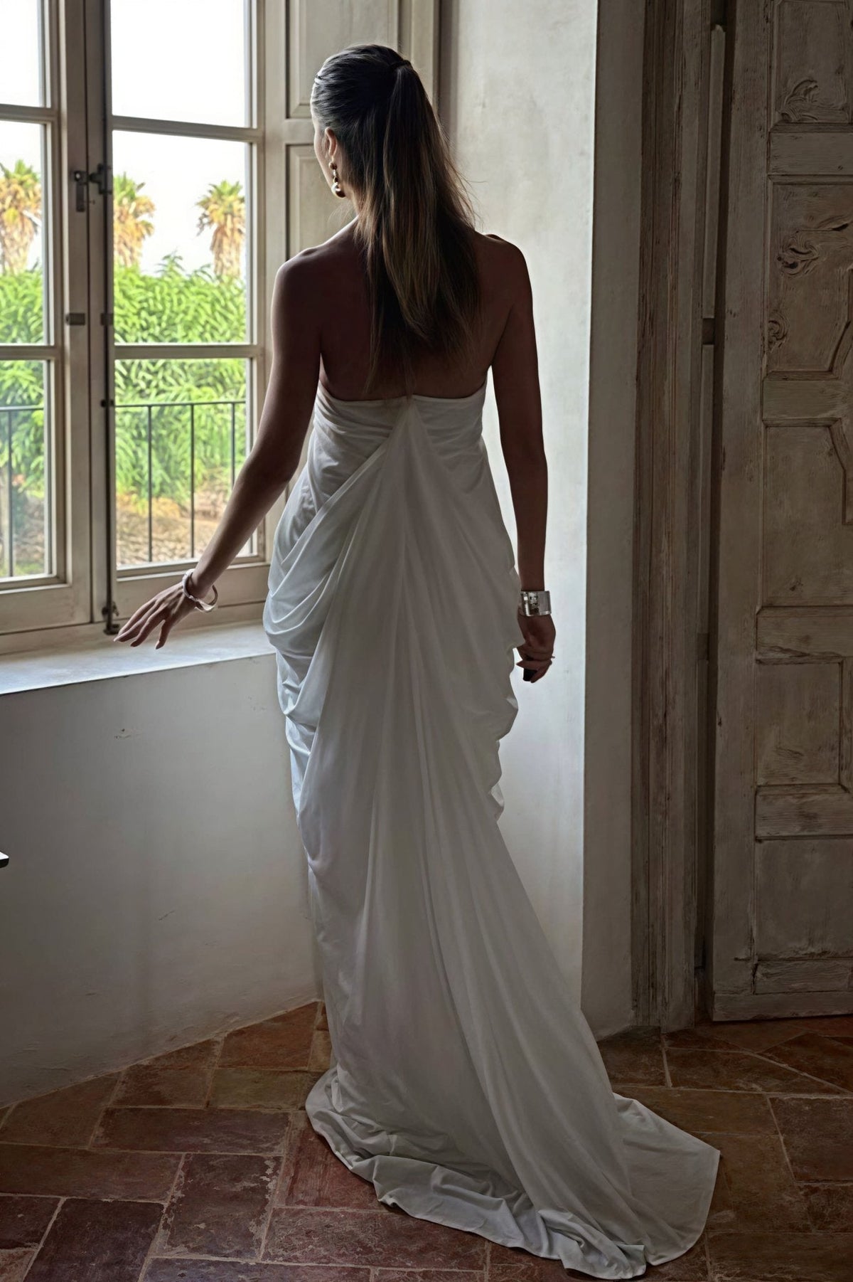 Robe longue en tulle à col dos nu et volants Calliope