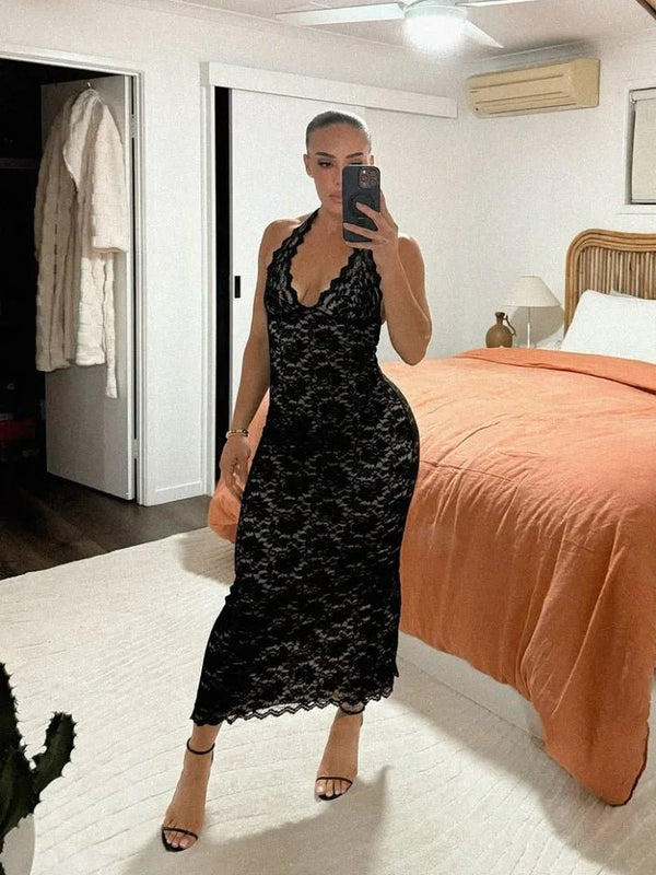 Robe longue Cassia en dentelle à encolure dos nu