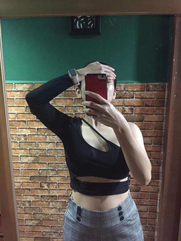 Crop top Celeste asymétrique à découpes
