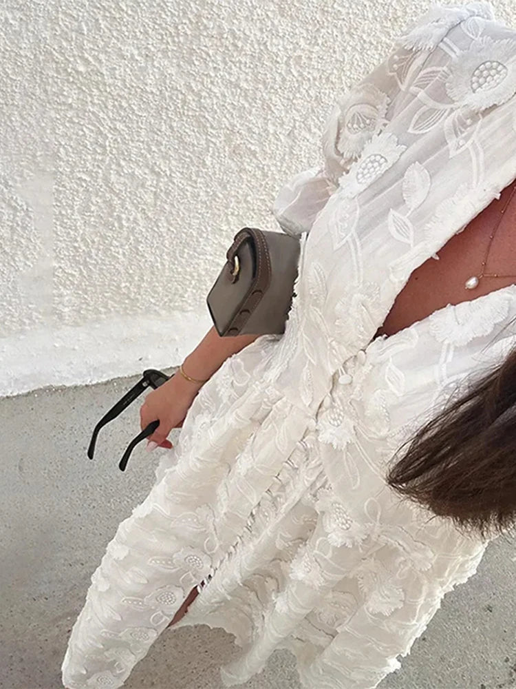 Robe midi Celeste brodée en dentelle à col V