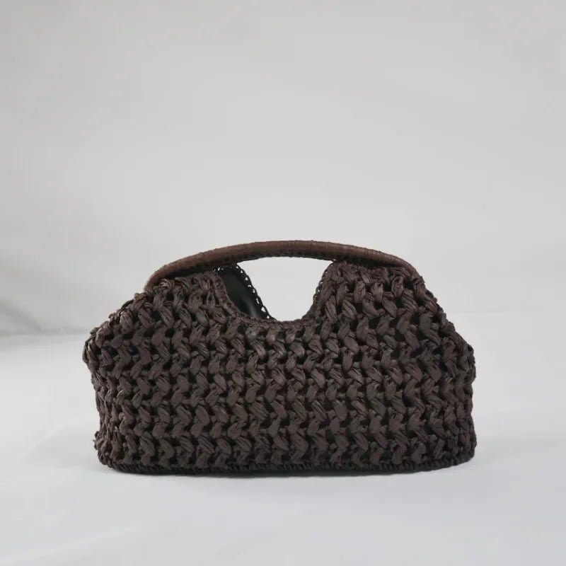 Pochette Celeste en paille tressée, en forme de coquillage