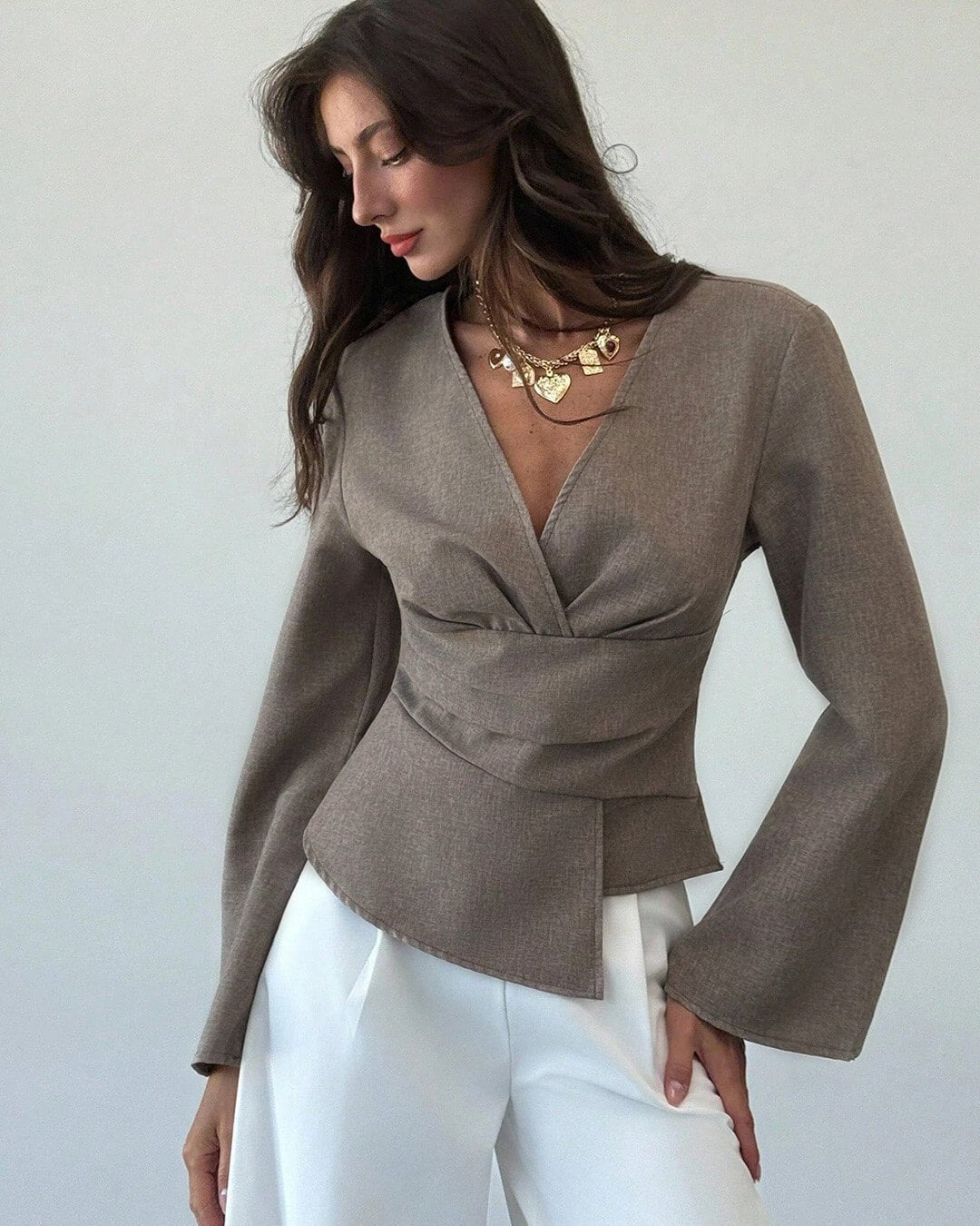 Blouse Chantelle à manches évasées asymétriques