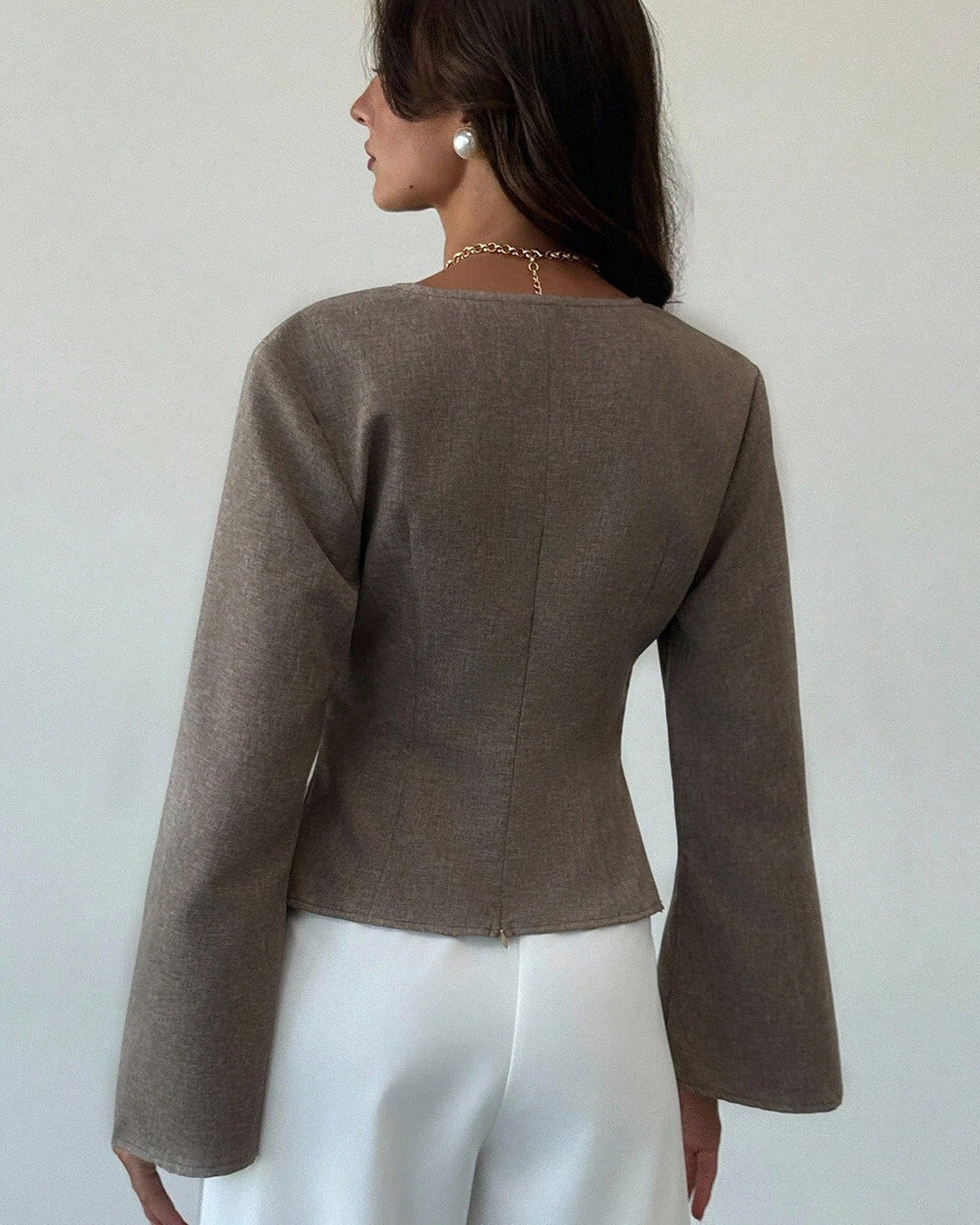 Blouse Chantelle à manches évasées asymétriques