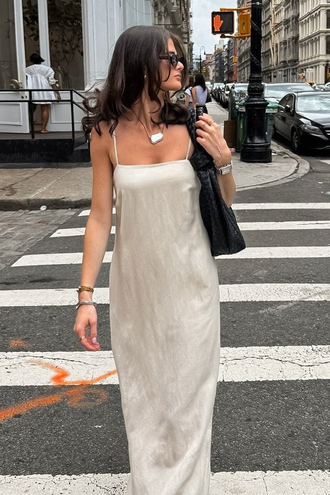Robe longue ample à col carré Charmaine