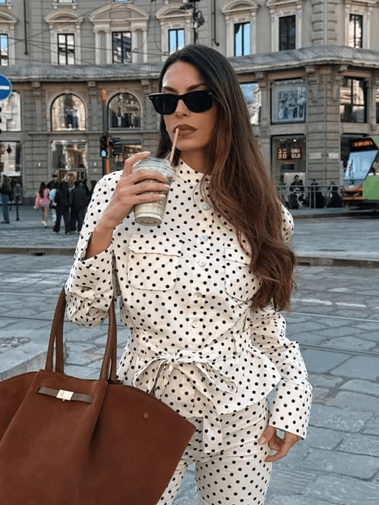 Ensemble Cherry à pois avec veste et pantalon corsaire