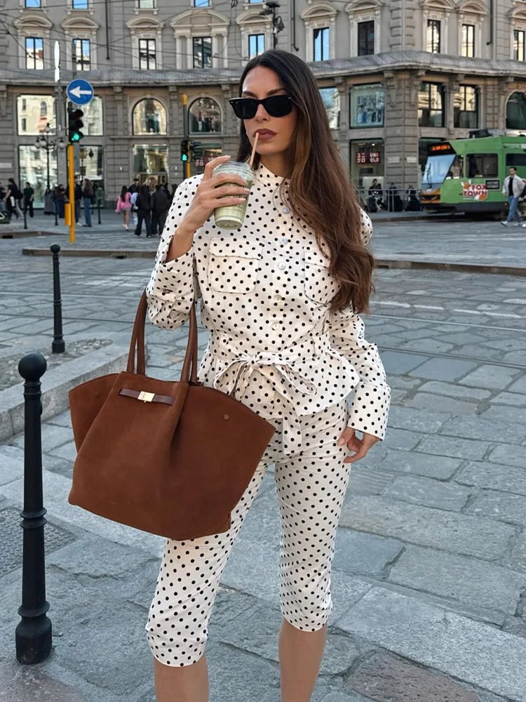 Ensemble Cherry à pois avec veste et pantalon corsaire