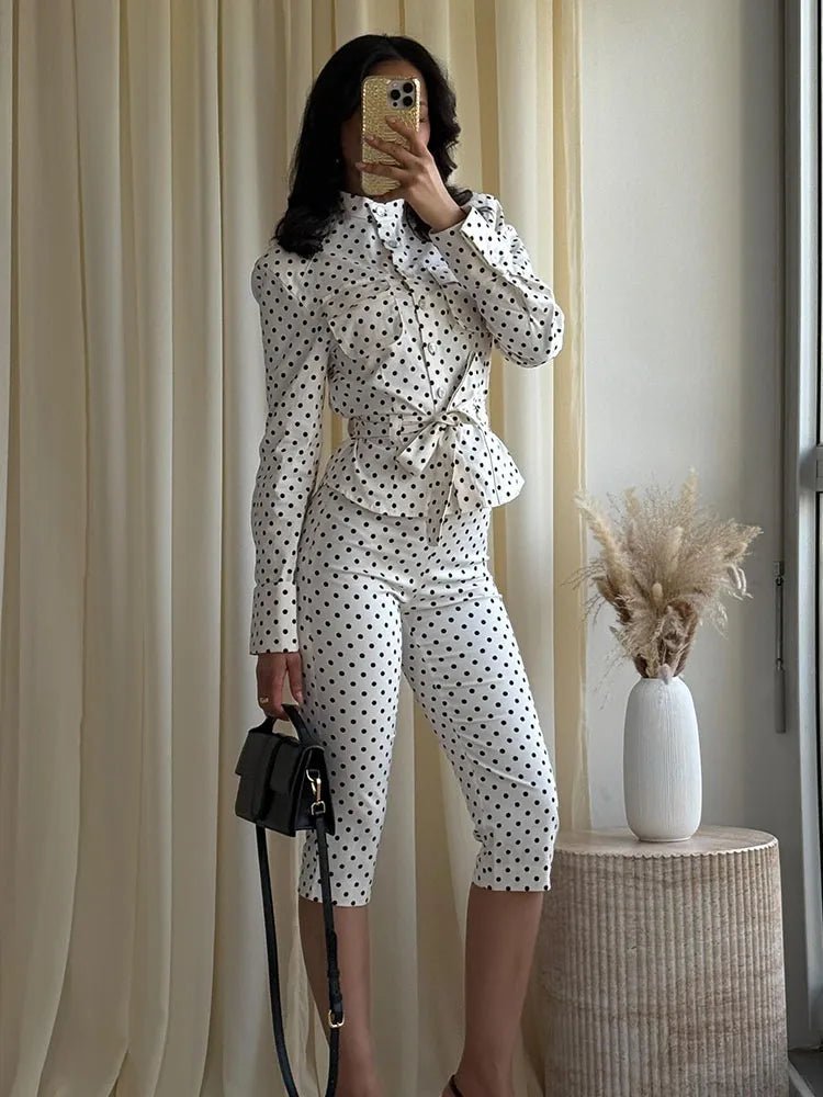 Ensemble Cherry à pois avec veste et pantalon corsaire