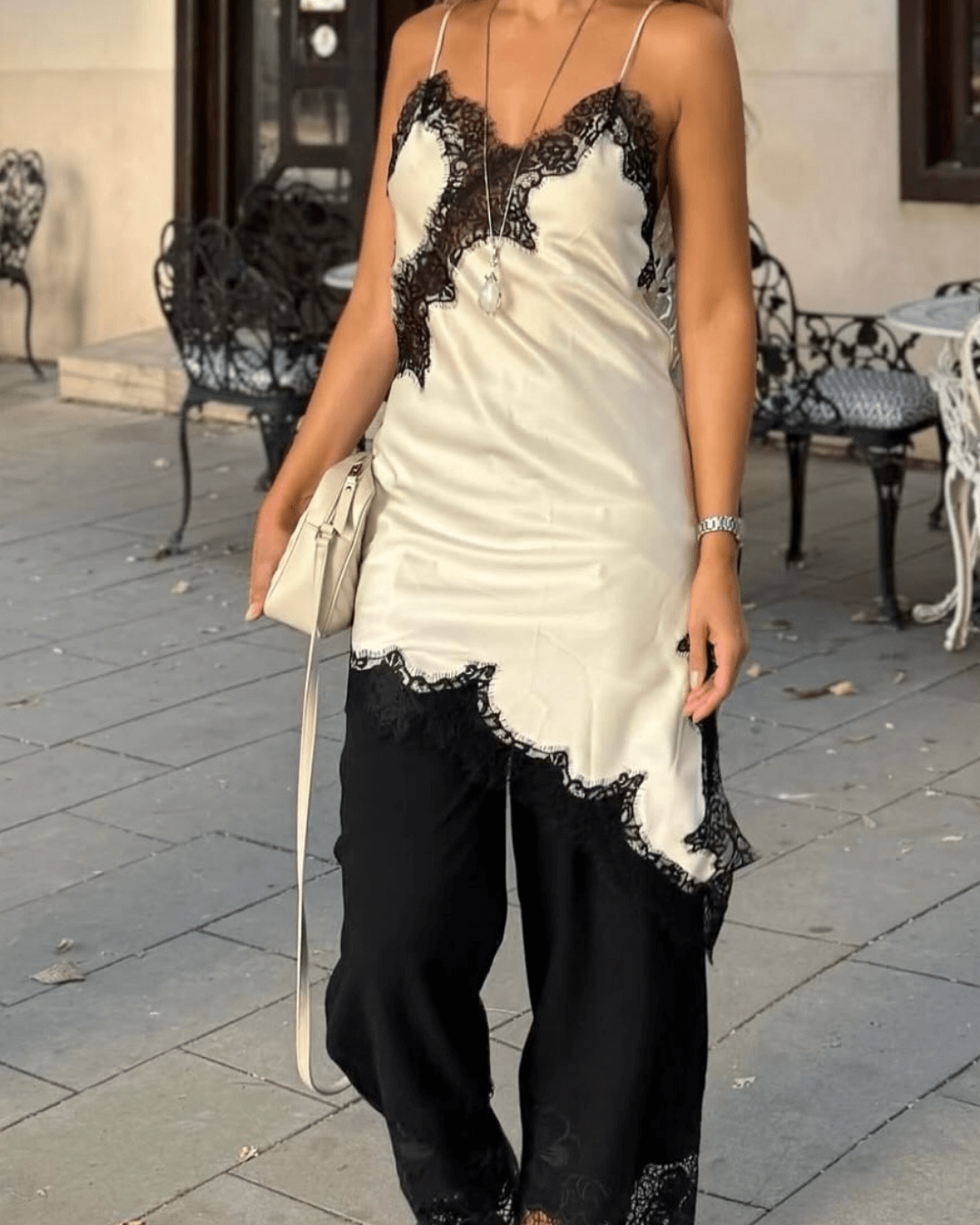 Robe midi Chiara asymétrique en satin et dentelle