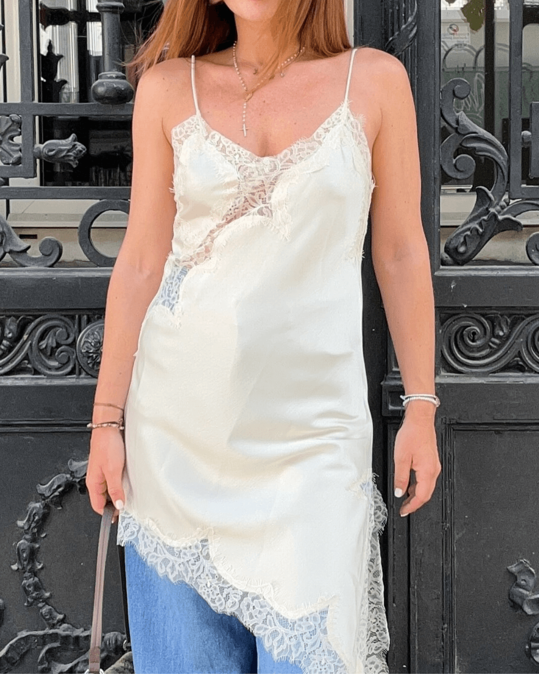 Robe midi Chiara asymétrique en satin et dentelle
