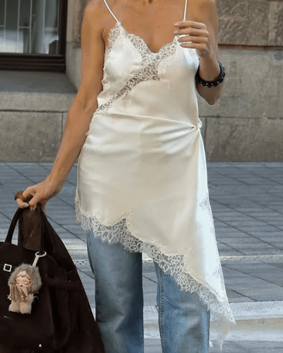 Robe midi Chiara asymétrique en satin et dentelle