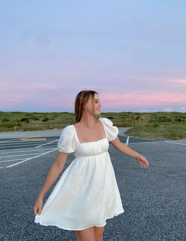 Robe courte Christina à volants superposés