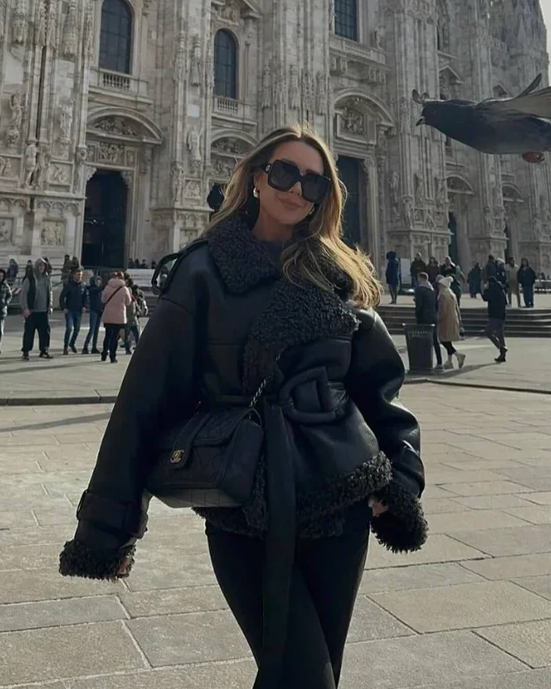 Veste courte ceinturée en similicuir Cora