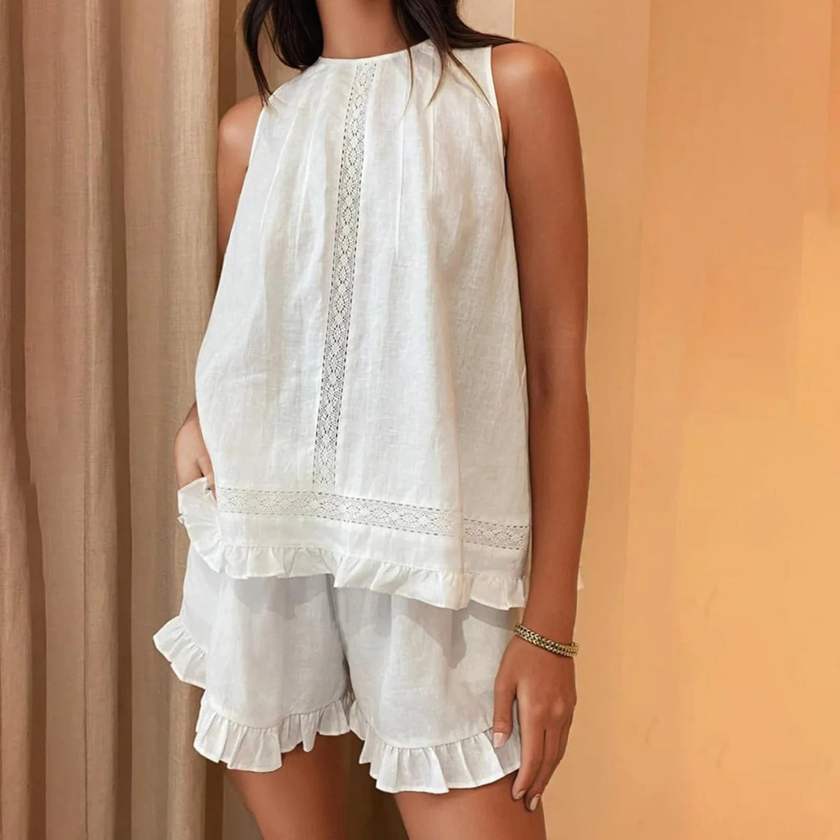 Ensemble Dahlia sans manches avec short et bordure volantée