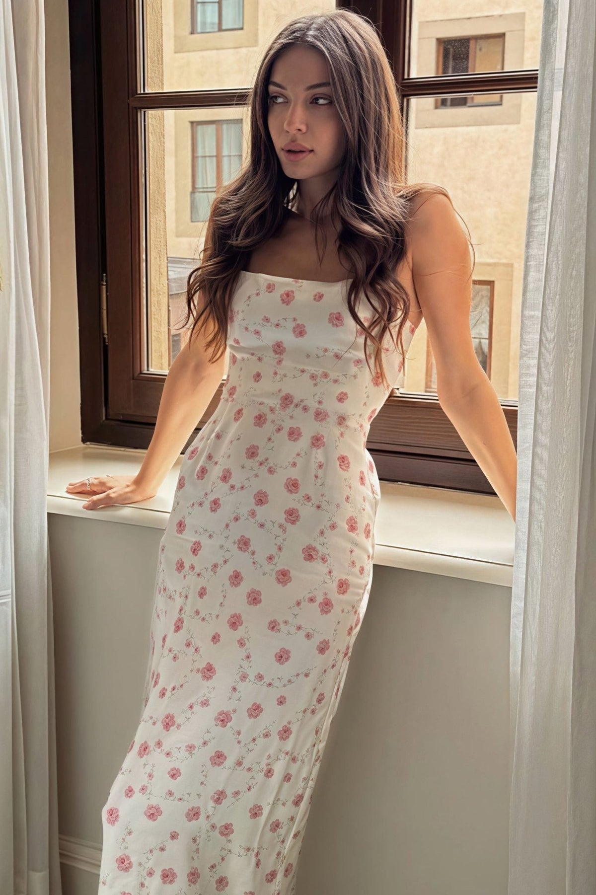 Robe midi Darlene fleurie près du corps